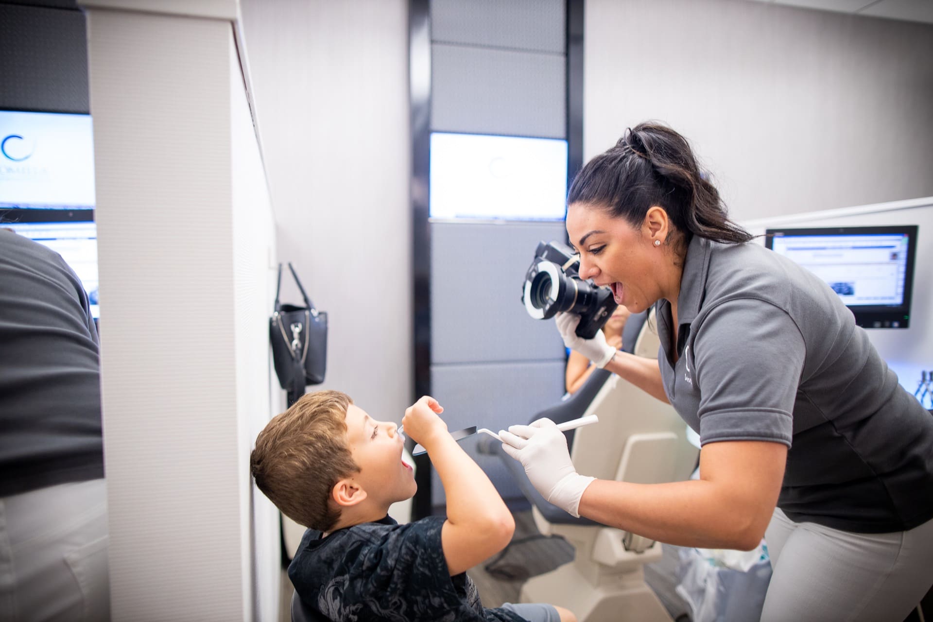 Spanish Landing Page Comella Orthodontics Rochester New York Patient Candids 68 - Spanish Landing Page